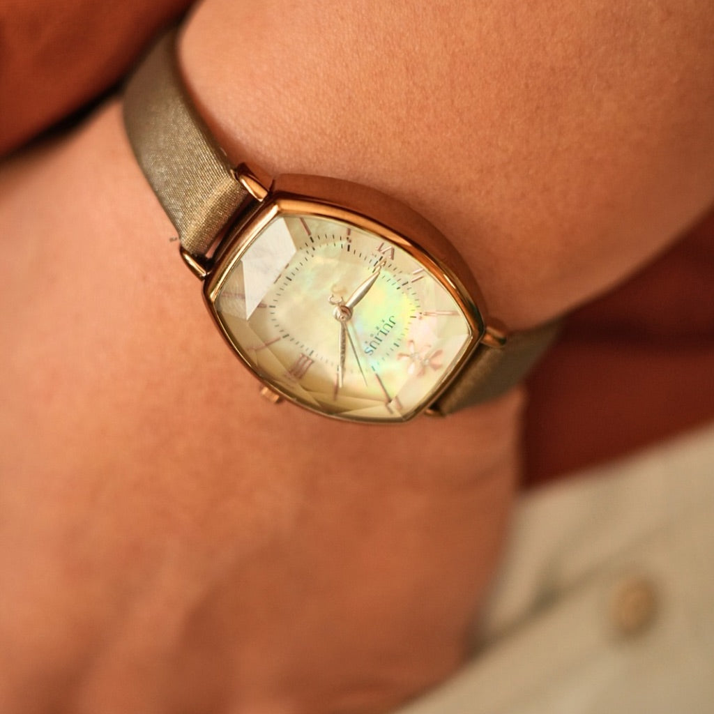 Moonlit Vintage Gold